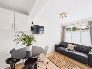 LIVING ROOM- click for photo gallery